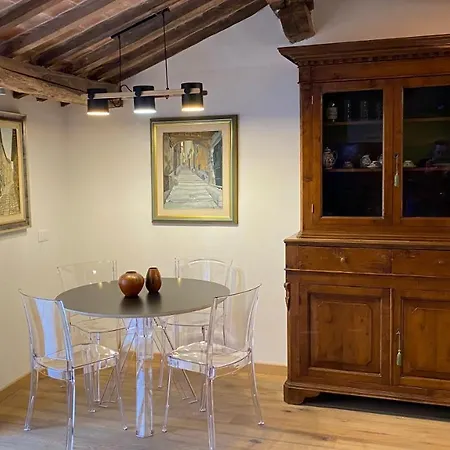 בית נופש La Vecchia Casa Di Moda קורטונה